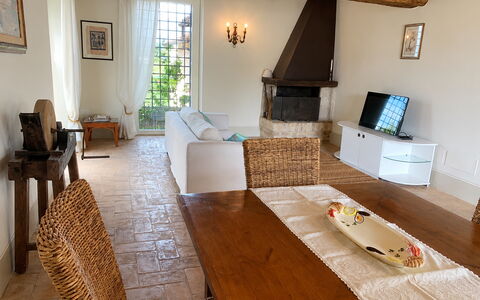 Il Casale al Colle: Meubilair, Flooring, Hout, Interieur Ontwerp, Verdieping, Stoel, Tafel, Kamer, Bankstel, Woonkamer