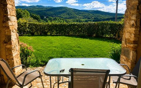 Il Casale al Colle: Meubilair, Bergachtig Landvormen, Buitenmeubels, Heuvel, Tafel, Buitentafel, Stoel, Bergketen, Koffietafel, Keuken En Eettafel