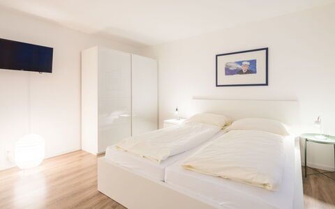 Val Signina 2-9: Interieur Ontwerp, Bed, Slaapkamer, Verdieping, Flooring, Kamer, Meubilair, Plafond, Huis, Bedding