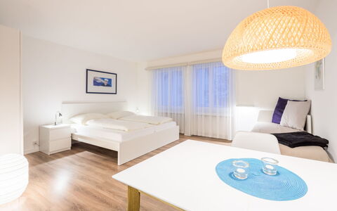 Val Signina 2-9: Meubilair, Interieur Ontwerp, Bed, Verdieping, Flooring, Hout, Plafond, Slaapkamer, Kamer, Textiel
