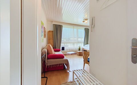 Flüela Lounge: Appartement, Architectuur, Woongebied, Condominium, Samengesteld Materiaal, Stedelijk Ontwerp, Balkon, Gemengd Gebruik, Schaduw