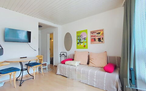 Flüela Lounge: Appartement, Architectuur, Woongebied, Condominium, Samengesteld Materiaal, Stedelijk Ontwerp, Balkon, Gemengd Gebruik, Schaduw
