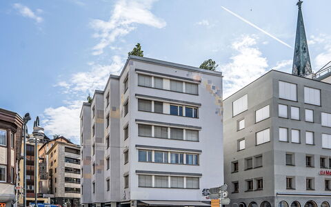 Chesa Enania: Appartement, Architectuur, Woongebied, Condominium, Samengesteld Materiaal, Stedelijk Ontwerp, Balkon, Gemengd Gebruik, Schaduw