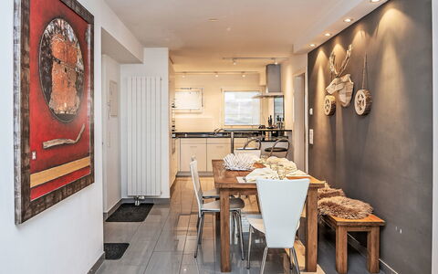 Chesa Enania: Appartement, Architectuur, Woongebied, Condominium, Samengesteld Materiaal, Stedelijk Ontwerp, Balkon, Gemengd Gebruik, Schaduw