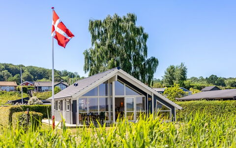 Amma - 15M from the Sea: Appartement, Architectuur, Woongebied, Condominium, Samengesteld Materiaal, Stedelijk Ontwerp, Balkon, Gemengd Gebruik, Schaduw