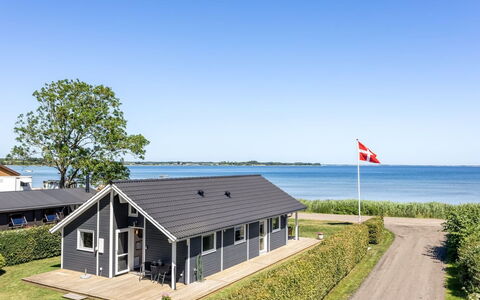 Amma - 15M from the Sea: Appartement, Architectuur, Woongebied, Condominium, Samengesteld Materiaal, Stedelijk Ontwerp, Balkon, Gemengd Gebruik, Schaduw