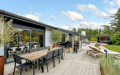 Nitis - 300M to the Fjord: Huis, Land Lot, Meubilair, Schaduw, Stoel, Buitenmeubels, Tuin, Landgoed, Landscaping, Buitentafel