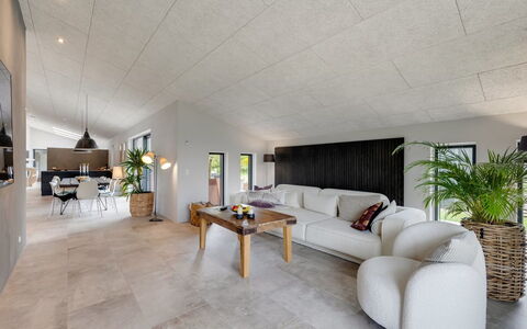 Nitis - 300M to the Fjord: Flooring, Plafond, Interieur Ontwerp, Verdieping, Lichte Inrichting, Stoel, Natuurlijk Materiaal, Houten Vloer, Hardwood, Woonkamer