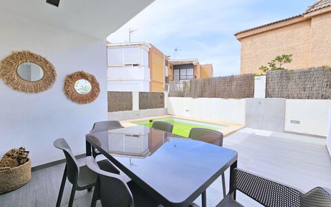 Sweet Home Cabo de Palos: Appartement, Architectuur, Woongebied, Condominium, Samengesteld Materiaal, Stedelijk Ontwerp, Balkon, Gemengd Gebruik, Schaduw