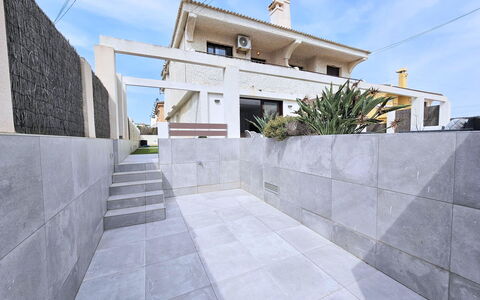 Sweet Home Cabo de Palos: Appartement, Architectuur, Woongebied, Condominium, Samengesteld Materiaal, Stedelijk Ontwerp, Balkon, Gemengd Gebruik, Schaduw