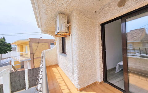 Sweet Home Cabo de Palos: Appartement, Architectuur, Woongebied, Condominium, Samengesteld Materiaal, Stedelijk Ontwerp, Balkon, Gemengd Gebruik, Schaduw