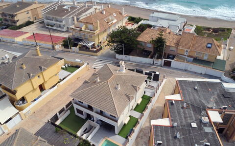 Sweet Home Cabo de Palos: Appartement, Architectuur, Woongebied, Condominium, Samengesteld Materiaal, Stedelijk Ontwerp, Balkon, Gemengd Gebruik, Schaduw