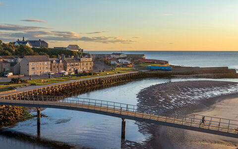 Lossiemouth Manor: Water, Zwemwater, Horizon, Wolk, Kust, Kust En Oceanic Landvormen, Waterloop, Bank, Kust, Brug