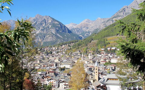 Bormio 37: Appartement, Architectuur, Woongebied, Condominium, Samengesteld Materiaal, Stedelijk Ontwerp, Balkon, Gemengd Gebruik, Schaduw