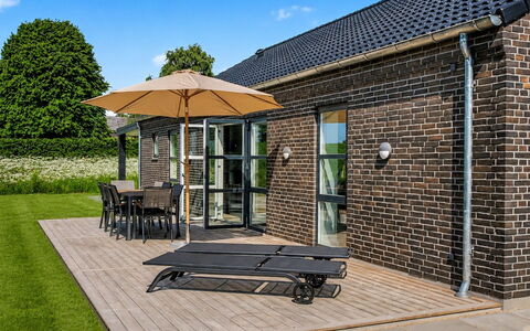 Iolani - 2.2Km from the Sea: Dak, Buitenmeubels, Buitentafel, Deur, Verblijf, Steen, Stoel, Werf, Patio, Ontwerp