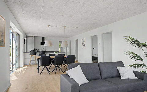 Iolani - 2.2Km from the Sea: Plafond, Flooring, Verdieping, Interieur Ontwerp, Lichte Inrichting, Houten Vloer, Hardwood, Gips, Stoel