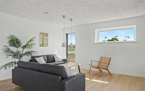 Iolani - 2.2Km from the Sea: Muur, Plafond, Flooring, Verdieping, Interieur Ontwerp, Kamer, Gips, Houten Vloer, Lichte Inrichting