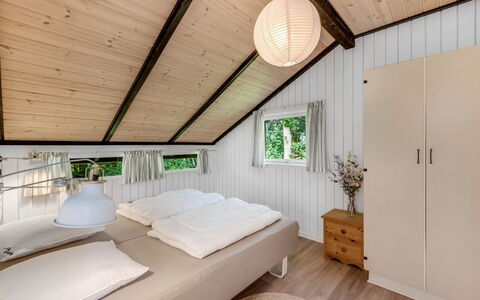 Hege - 1Km to the Fjord: Interieur Ontwerp, Hout, Plafond, Meubilair, Bed, Slaapkamer, Huis, Verdieping, Flooring, Verlichting