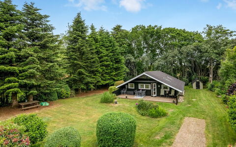 Hege - 1Km to the Fjord: Huis, Huis, Struik, Dak, Verblijf, Tuin, Landgoed, Gazon, Boerderij, Landscaping