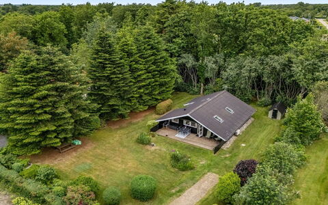 Hege - 1Km to the Fjord: Landschap, Huis, Dak, Huis, Land Lot, Landelijk Gebied, Verblijf, Landgoed, Tuin, Landscaping
