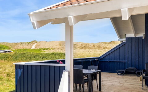 Nis - 75M from the Sea: Hout, Dak, Schaduw, Buitenmeubels, Dek, Hardwood, Veranda, Outdoor Structuur, Ontwerp, Plank