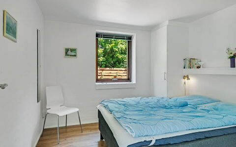 Sonsee - 300M to the Fjord: Interieur Ontwerp, Bed, Meubilair, Slaapkamer, Muur, Flooring, Verdieping, Hout, Plafond, Laken