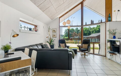 Sonsee - 300M to the Fjord: Interieur Ontwerp, Flooring, Meubilair, Bankstel, Hout, Plafond, Verdieping, Woonkamer, Kamer, Huis