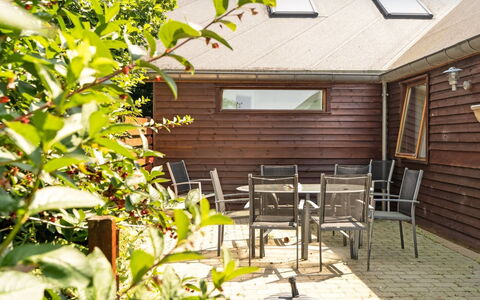 Sonsee - 300M to the Fjord: Hout, Struik, Dak, Huis, Verblijf, Buitenmeubels, Beits, Hardwood, Buitentafel, Tuin