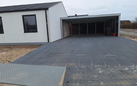 Gundula - 1.3Km from the Sea: Weg Oppervlak, Samengesteld Materiaal, Beton, Oprit, Daylighting, Garage