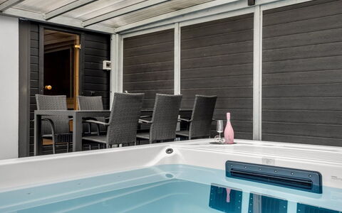 Gundula - 1.3Km from the Sea: Dak, Huis, Huis, Verblijf, Deur, Siding, Dek, Veranda, Plank, Hardwood