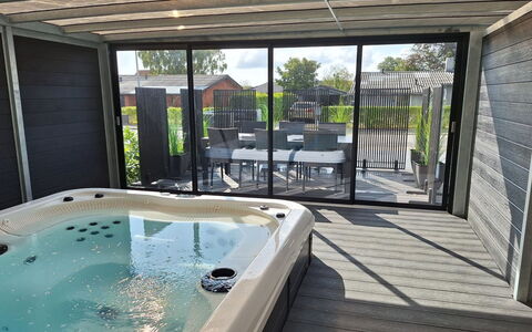 Gundula - 1.3Km from the Sea: Dak, Huis, Huis, Verblijf, Deur, Siding, Dek, Veranda, Plank, Hardwood