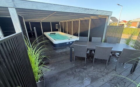 Gundula - 1.3Km from the Sea: Flooring, Verdieping, Samengesteld Materiaal, Dek, Hardwood, Schaduw, Beton, Buitenmeubels, Patio, Zwembad