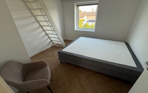 Gundula - 1.3Km from the Sea: Slaapkamer, Hout, Flooring, Verdieping, Bed Frame, Bedding, Bed, Laken, Linens