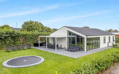 Gundula - 1.3Km from the Sea: Huis, Landgoed, Schaduw, Gazon, Werf, Ontwerp, Outdoor Structuur, Villa, Boerderij, Veranda
