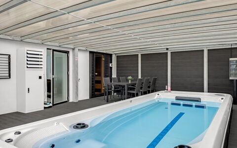 Gundula - 1.3Km from the Sea: Loodgieterswerkinrichting, Zwembad, Ontwerp, Dek, Aluminium, Jacuzzi, Buitenmeubels, Bad, Hotel