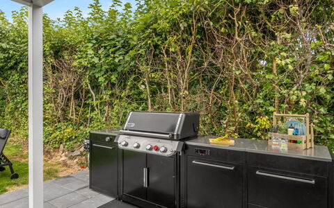 Gundula - 1.3Km from the Sea: Tuin, Landscaping, Buitenmeubels, Backyard, Kamerplant, Bloempot