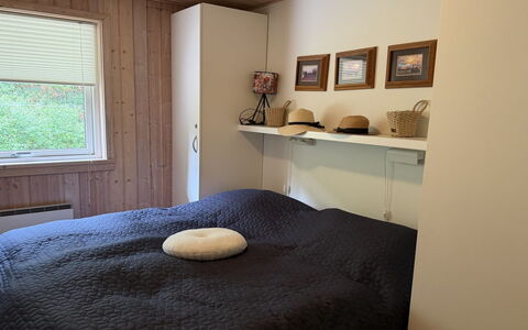 Laris - from the Sea: Slaapkamer, Bed, Meubilair, Hout, Verdieping, Laken, Interieur Ontwerp, Flooring, Bedding, Kamer