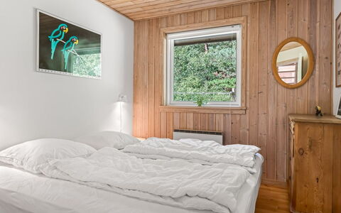 Laris - from the Sea: Slaapkamer, Muur, Bed, Hout, Laken, Bedding, Interieur Ontwerp, Verdieping, Huis, Flooring