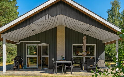 Laris - from the Sea: Huis, Huis, Verblijf, Veranda, Dak, Siding, Landgoed, Land Lot, Deur, Garden Gebouwen