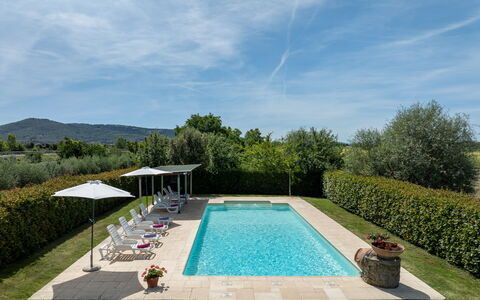 Il Cipresso, Casa dei Nonni, Cortona: Zwembad, Tuin, Toevlucht, Samengesteld Materiaal, Buitenmeubels, Landscaping, Schaduw, Landgoed, Hacienda, Eco Hotel