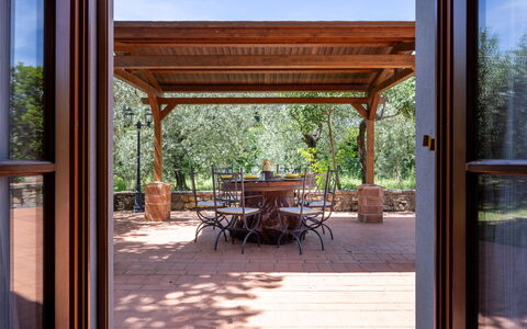 Il Cipresso, Casa Lucia, Cortona: Meubilair, Hout, Stoel, Veranda, Tafel, Plafond, Flooring, Verdieping, Buitenmeubels, Beits