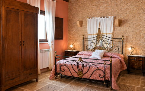 Antica Cascina 191: Meubilair, Interieur Ontwerp, Flooring, Hout, Verdieping, Slaapkamer, Bed, Lade, Linens, Kamer