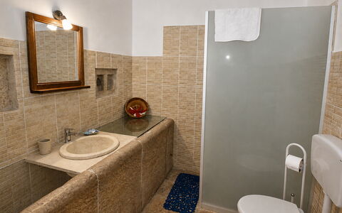 Antica Cascina 191: Loodgieterswerkinrichting, Muur, Flooring, Wastafel In De Badkamer, Badkamer, Verdieping, Interieur Ontwerp, Wastafel, Kraan, Loodgieter