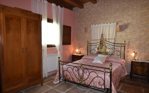 Antica Cascina 191: Meubilair, Muur, Slaapkamer, Interieur Ontwerp, Flooring, Verdieping, Bed, Linens, Kamer, Verlichting