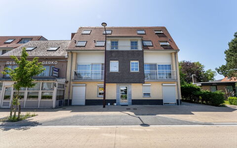 Duinenzicht with Balcony: Gebouw, Venster, Woongebied, Weg Oppervlak, Huis, Buurt, Facade,  Dorf\, Huis, Architectuur