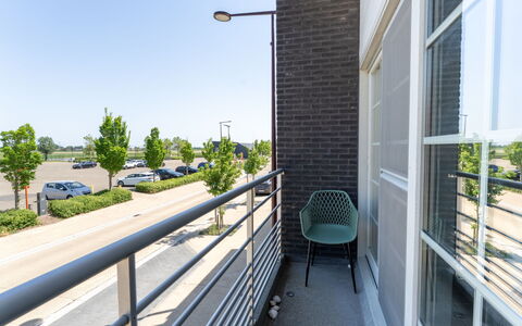 Duinenzicht with Balcony: Appartement, Condominium, Hoofdkwartier, Aluminium, Balkon