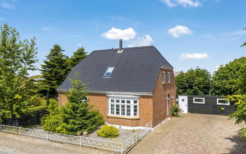 Melba - 13Km from the Sea: Gebouw, Venster, Dak, Huis, Huis, Woongebied, Verblijf, Struik, Menselijke Nederzetting, Landgoed