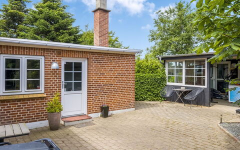 Melba - 13Km from the Sea: Struik, Huis, Woongebied, Huis, Steen, Deur, Verblijf, Tuin, Metselwerk, Landgoed