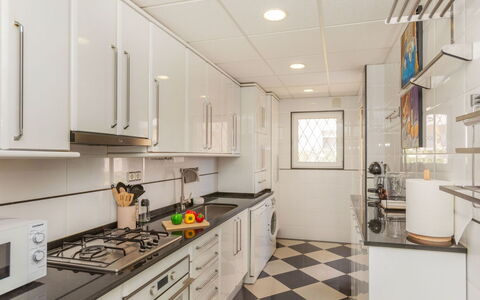 Maritim: Keuken, Flooring, Interieur Ontwerp, Toestel Van De Keuken, Major Appliance, Countertop, Verdieping, Hout, Cabinetry, Plafond