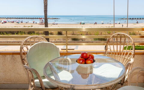 Maritim: Meubilair, Zee, Kust, Stoel, Oceaan, Strand, Eco Hotel, Schaduw, Kust, Tropen